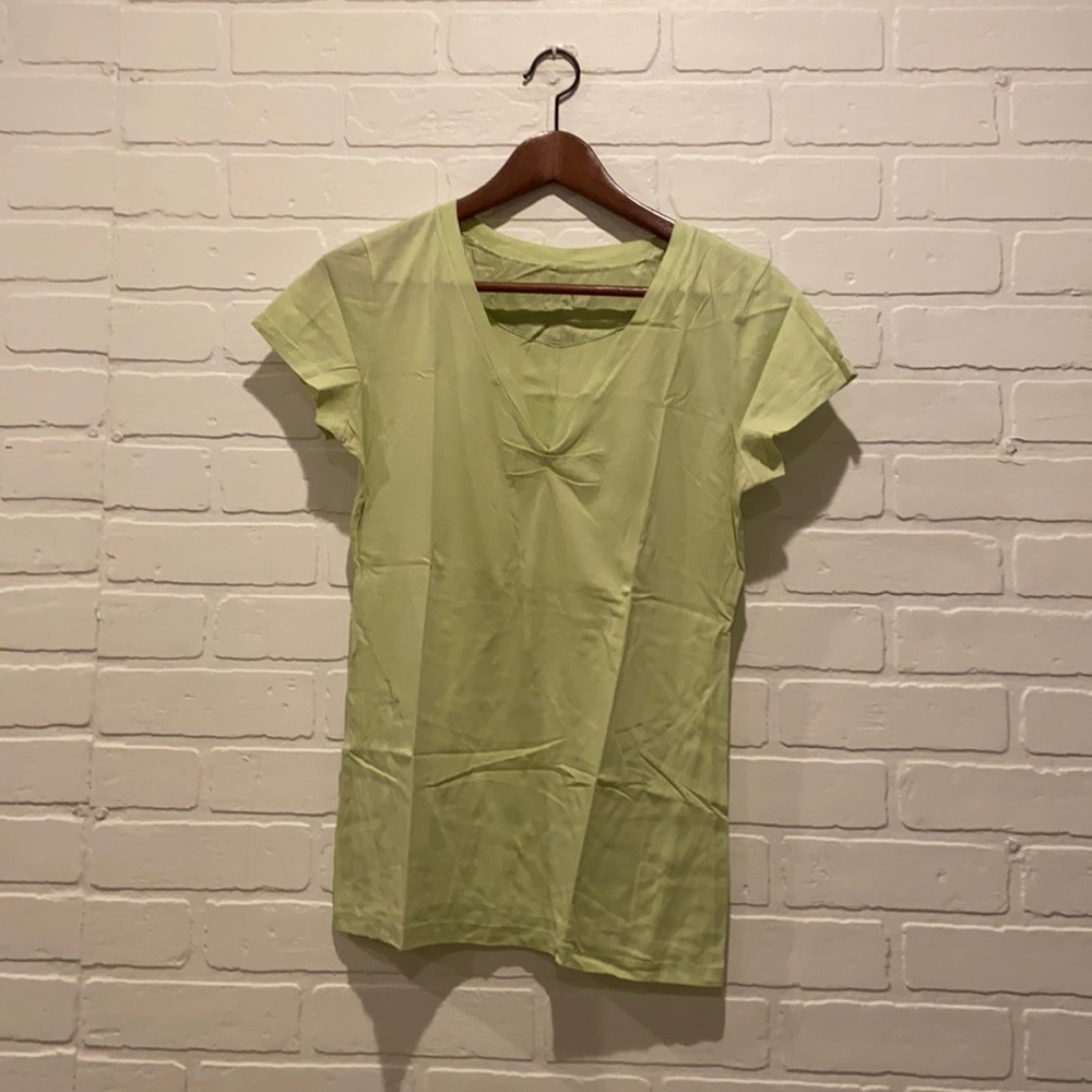 v neck tee